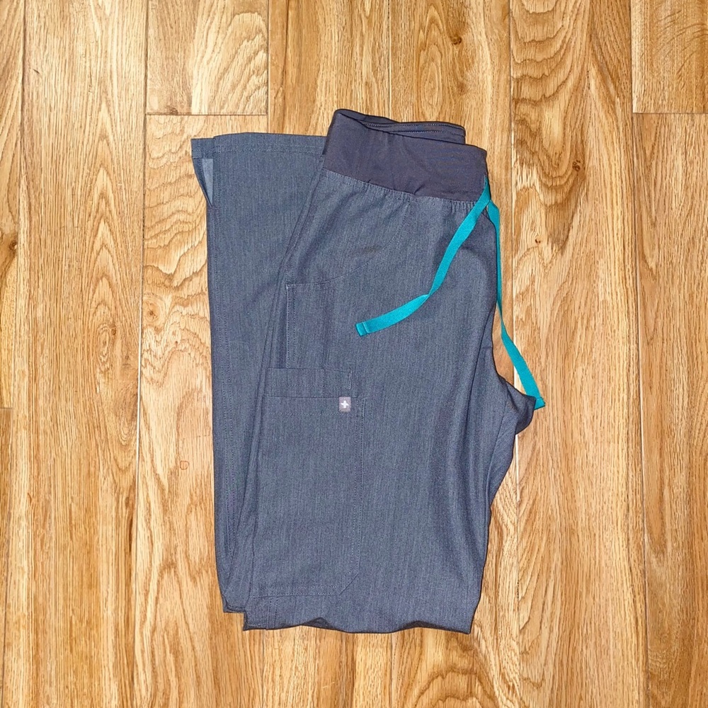 Charcoal Grey Core women’s Figs scrub pant